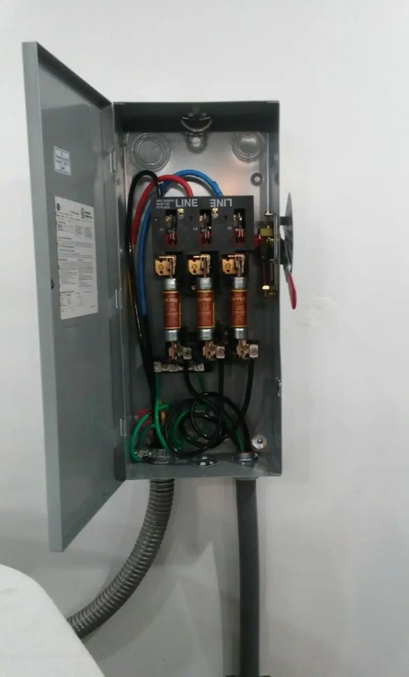 Three-phase disconnect switch installed for Smoke Detector Installation in Haltom City